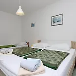 Apartament By The Sea Rab - 20222 Banjol