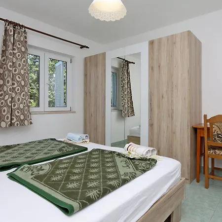 Apartment By The Sea Rab - 20222 Banjol