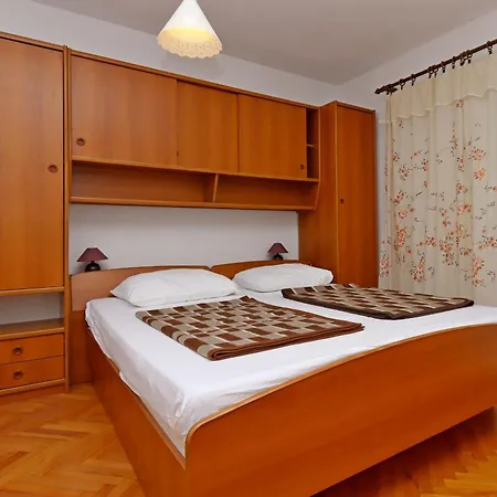 Apartment By The Sea Rab - 20222 Banjol